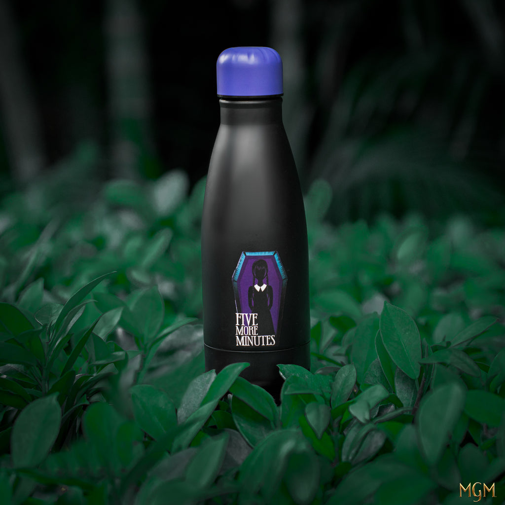 Wednesday in Sarg Wasserflasche