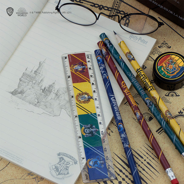 Kit Cancelleria Harry Potter Sostenibile  Quaderni in Carta Riciclata e  Matite Colorate »