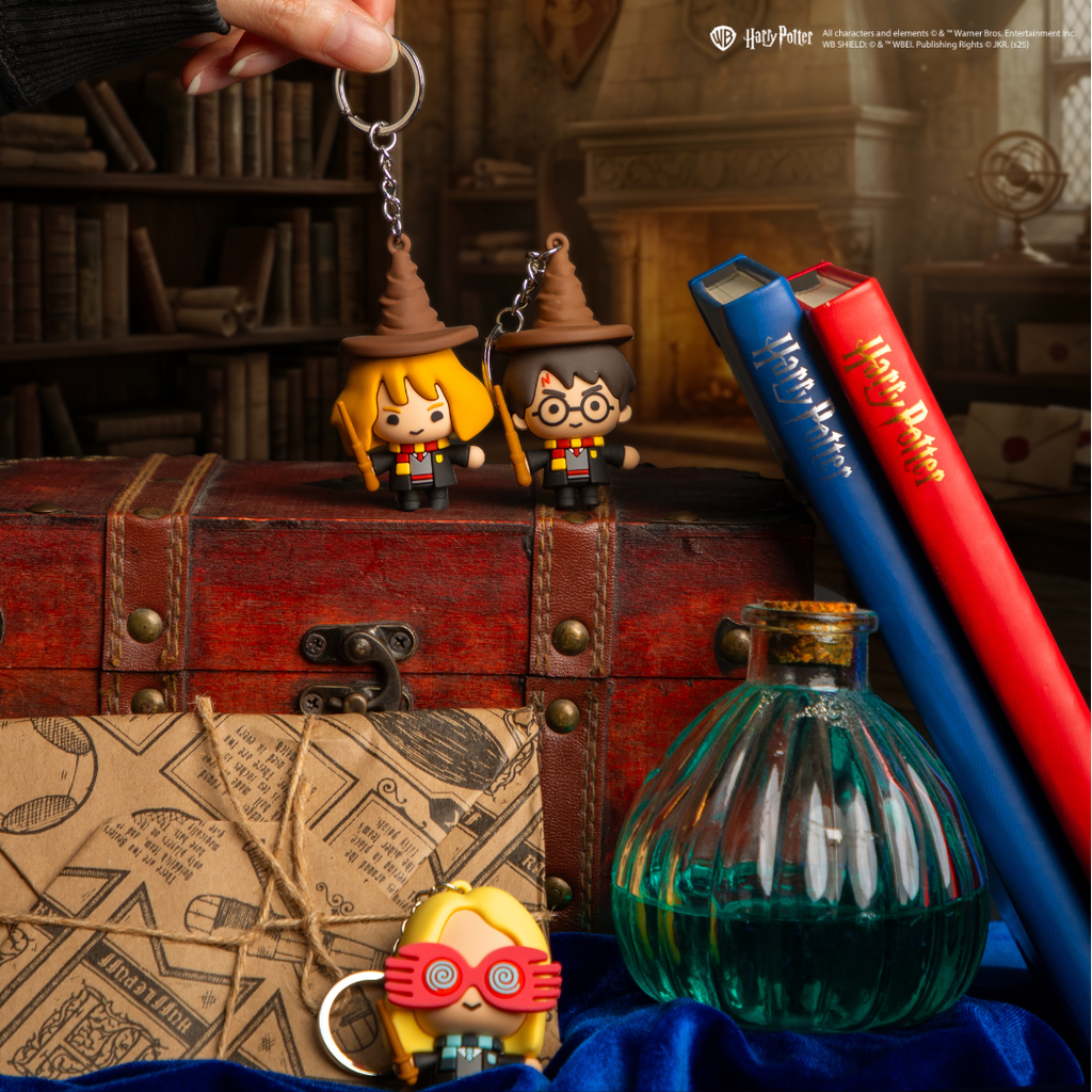 ufficialmente licenziato Warner Bros Harry Potter Hogwarts, bundle studente con Harry, Hermione e Luna Gomee Keymate di Cinereplicas Europe