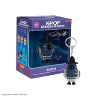 Officialmente licenziato Netflix KPop Demon Hunters Sussie Gomee portachiavi Keymate in confezione da collezione su sfondo bianco, by Cinereplicas.