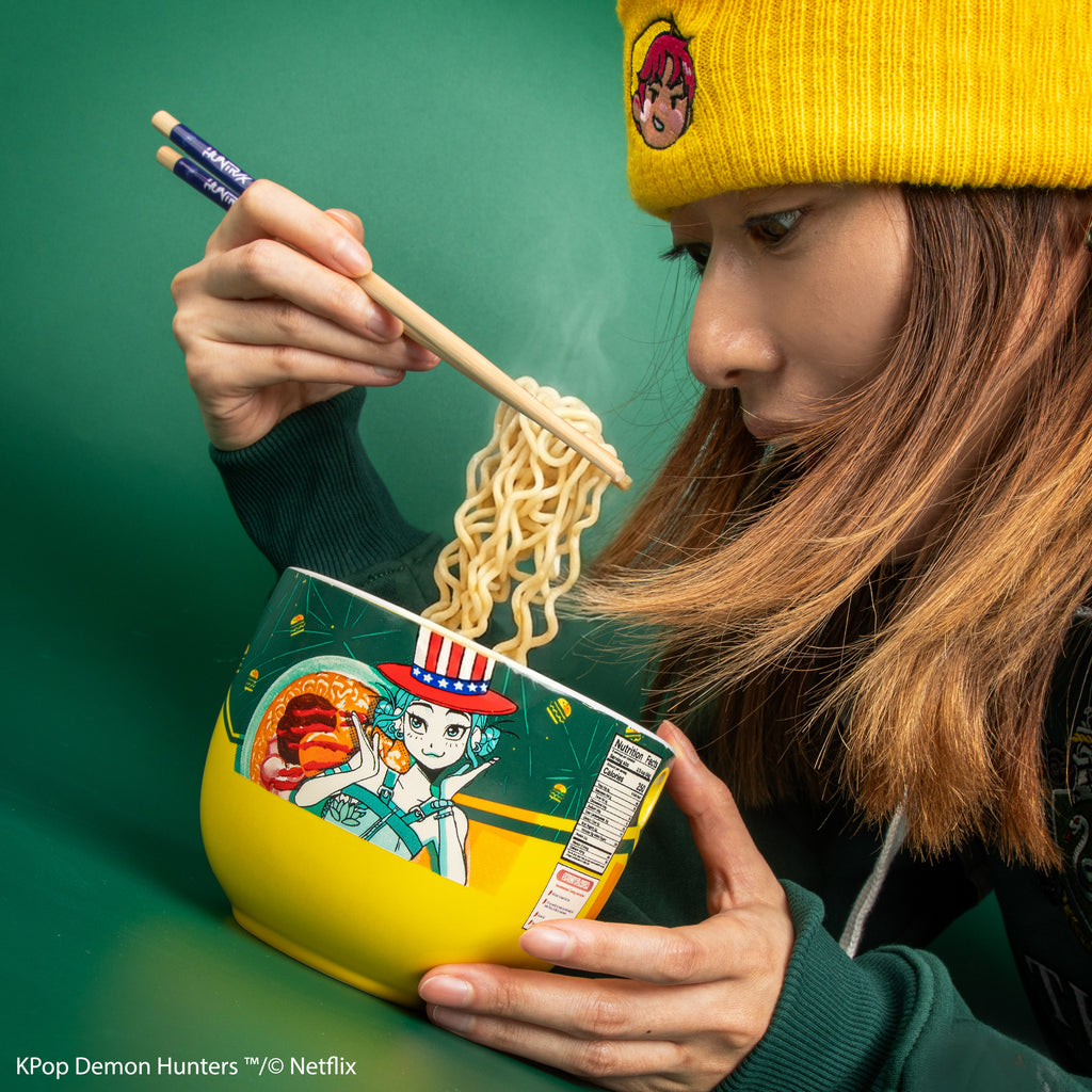 Ramen-Schüssel mit Essstäbchen - Zoey Hamburger