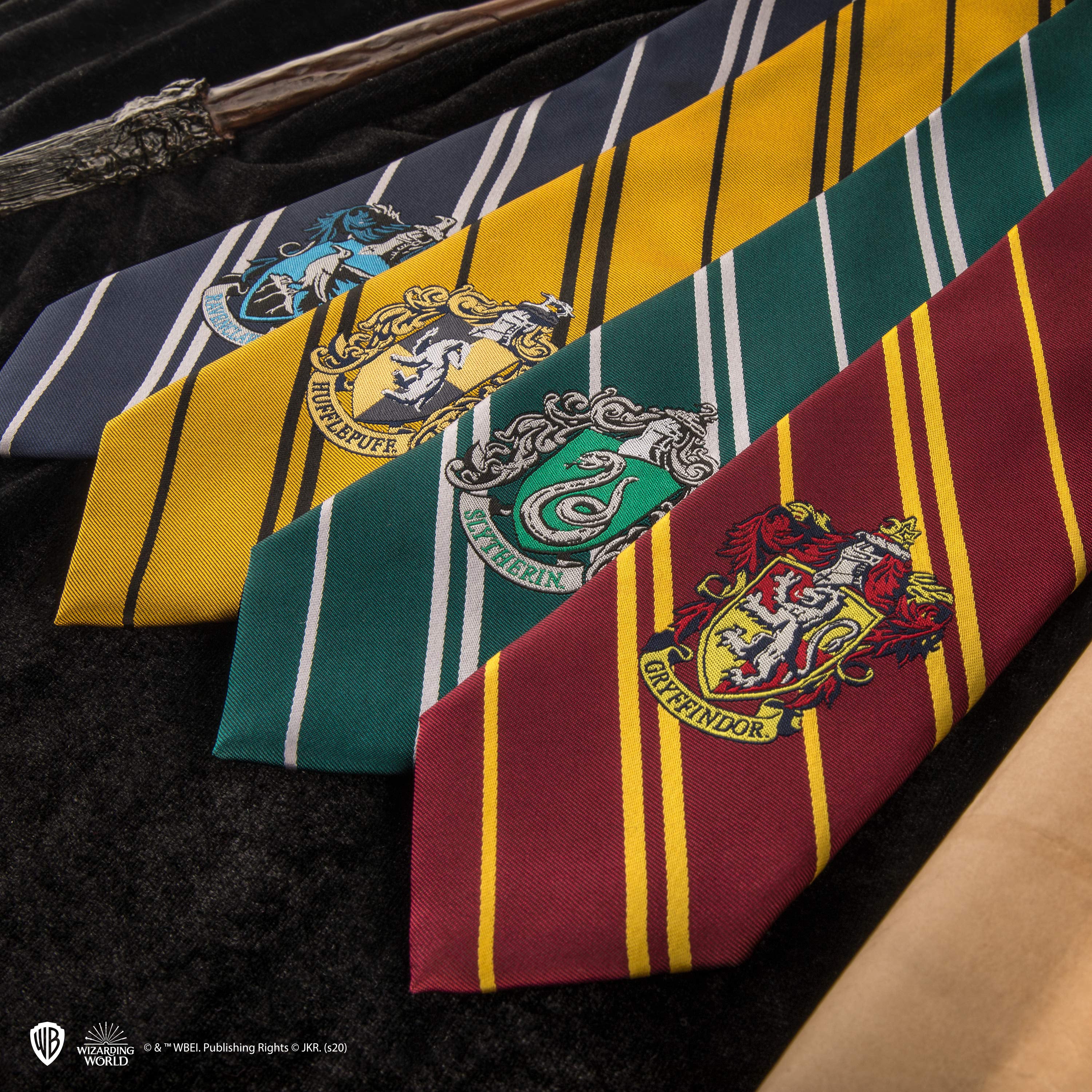Cravatta di Harry Potter con stemma corvoner generico